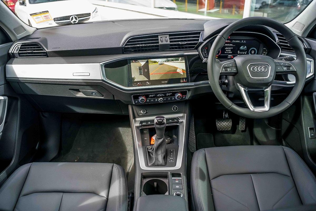 2025 Audi Q3 35 TFSI S line edition F3