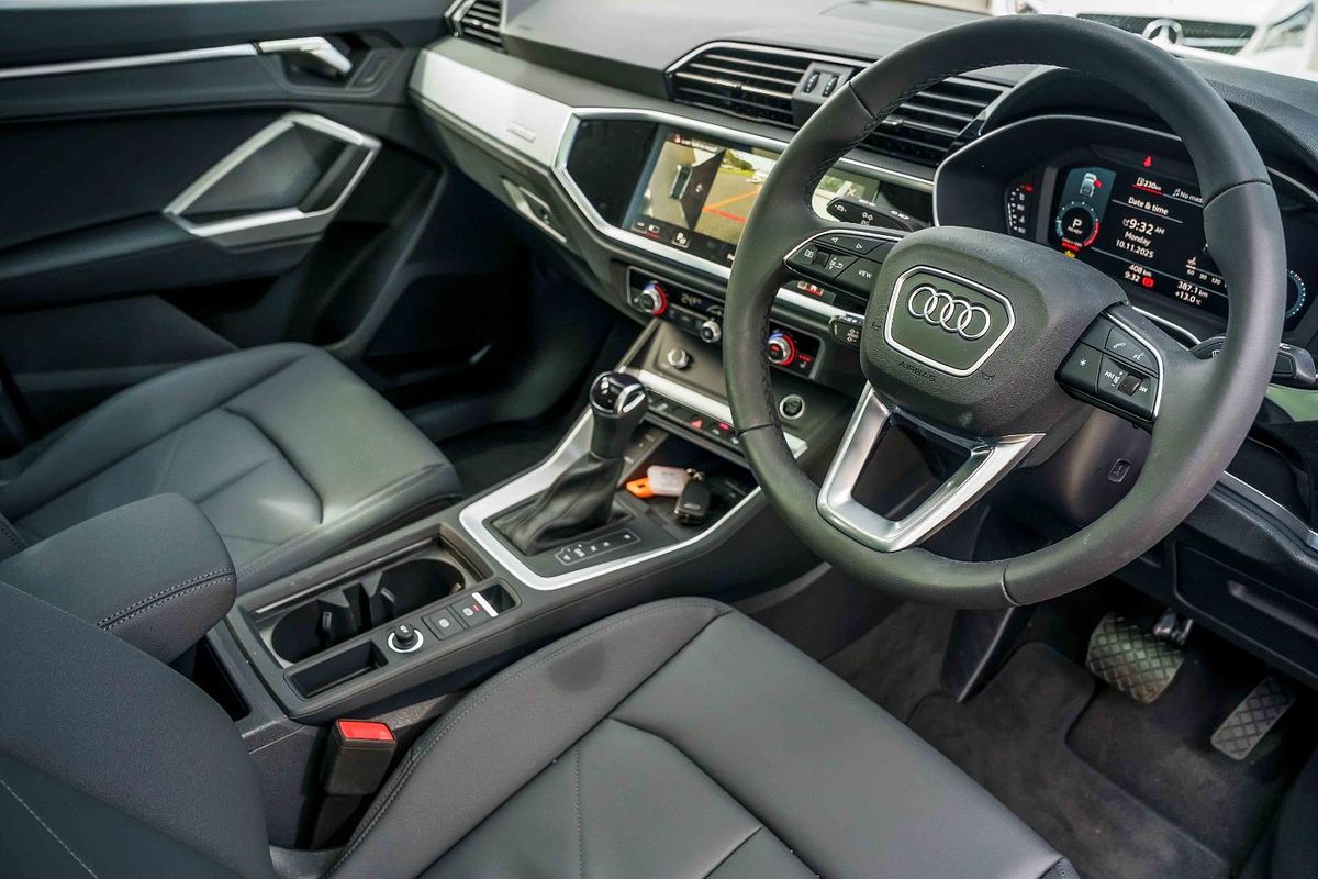 2025 Audi Q3 35 TFSI S line edition F3