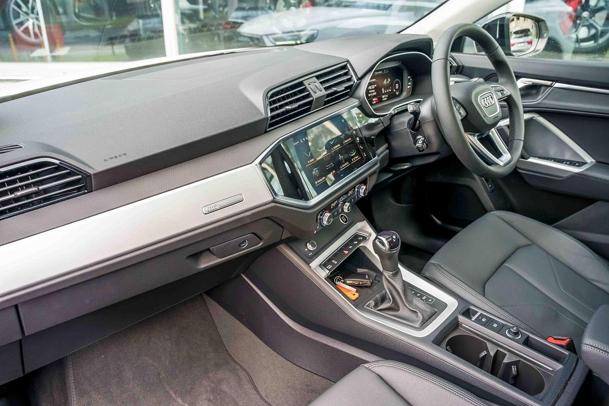 2025 Audi Q3 35 TFSI S line edition F3