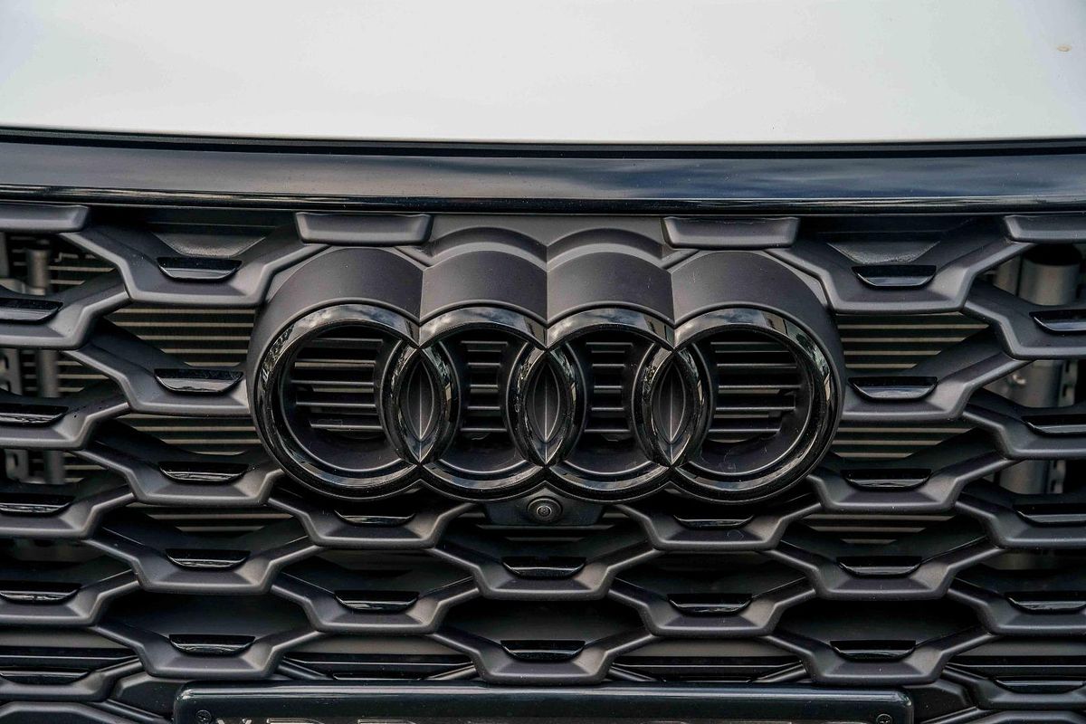 2025 Audi Q3 35 TFSI S line edition F3