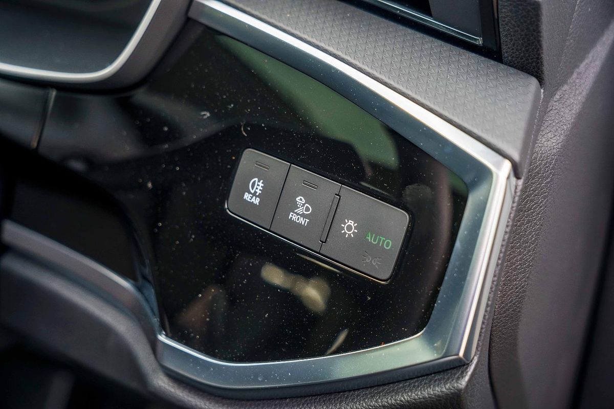 2025 Audi Q3 35 TFSI S line edition F3