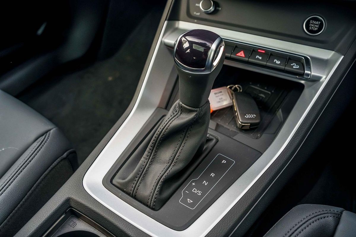 2025 Audi Q3 35 TFSI S line edition F3