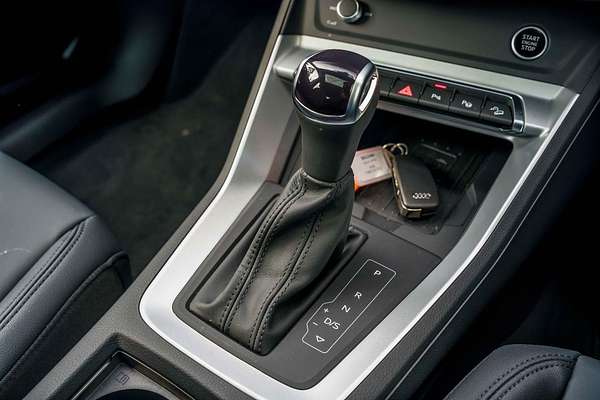 2025 Audi Q3 35 TFSI S line edition F3