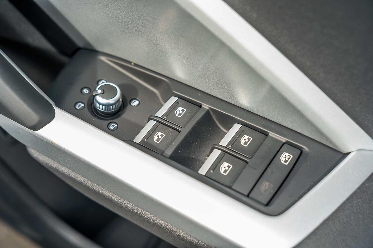 2025 Audi Q3 35 TFSI S line edition F3