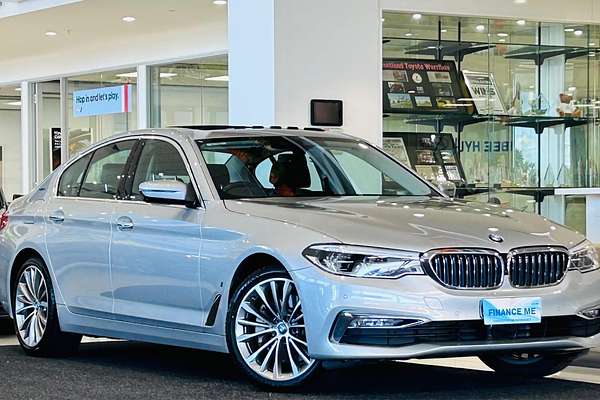 2018 BMW 5 Series 530e Luxury Line G30