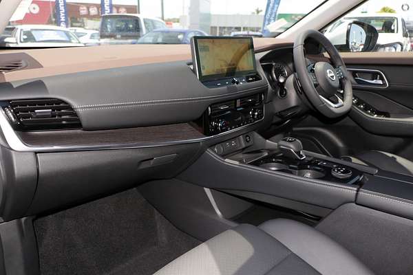 2025 Nissan X-TRAIL ST-L T33