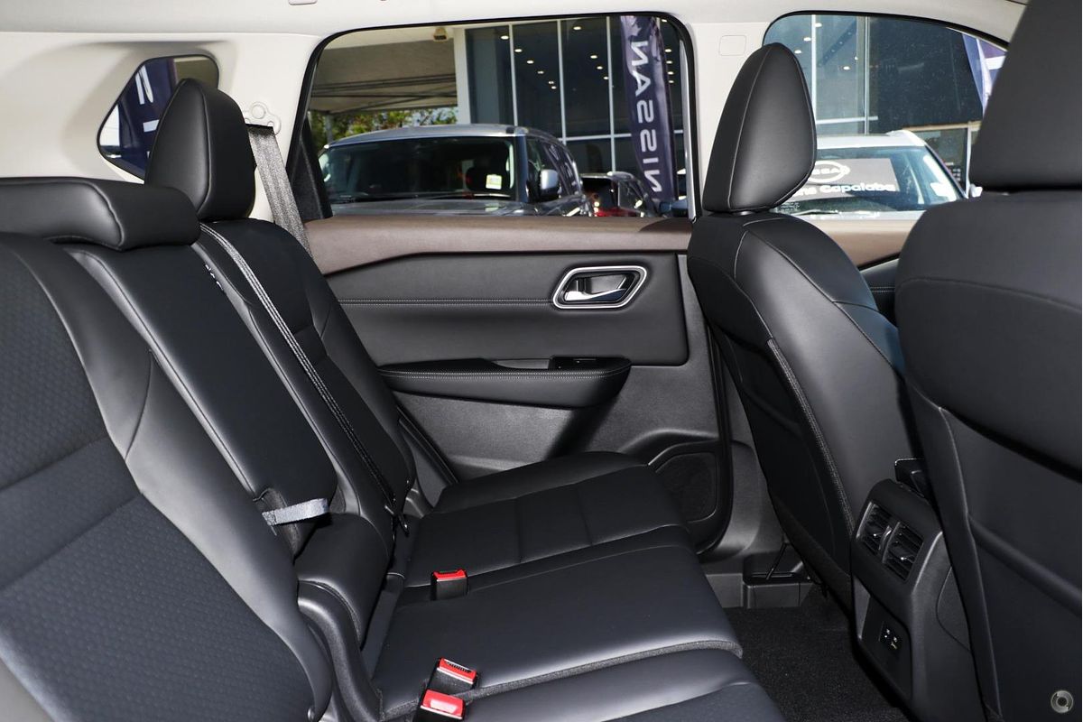 2025 Nissan X-TRAIL ST-L T33