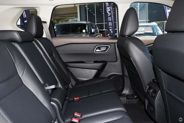 2025 Nissan X-TRAIL ST-L T33