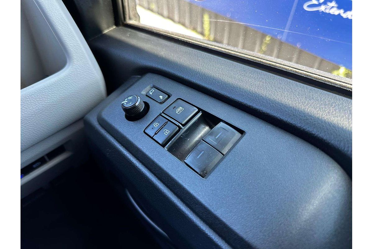 2020 Toyota Hiace Commuter GDH322R ELWB High Roof