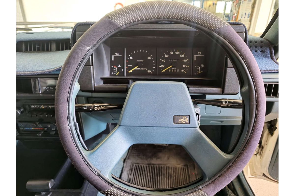 CAMIRA JB SL 1.6L 4Cyl CARB 3 SP AUTOMATIC 4D WAGON 