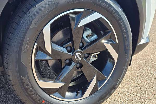 2025 Nissan JUKE ST+ F16