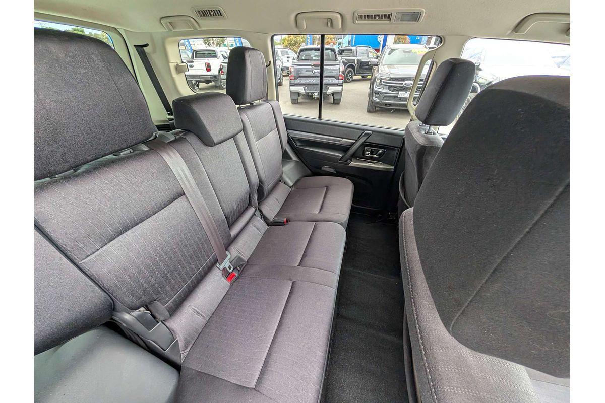 2018 Mitsubishi Pajero GLX NX