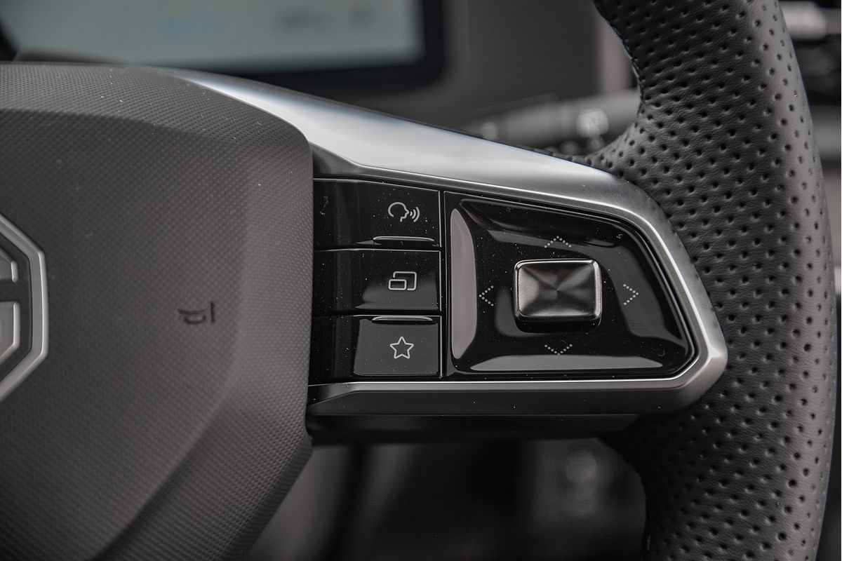 2025 MG QS Essence IS31