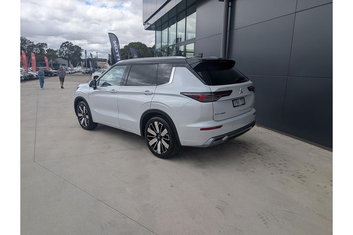 2025 Mitsubishi Outlander Exceed Tourer ZM