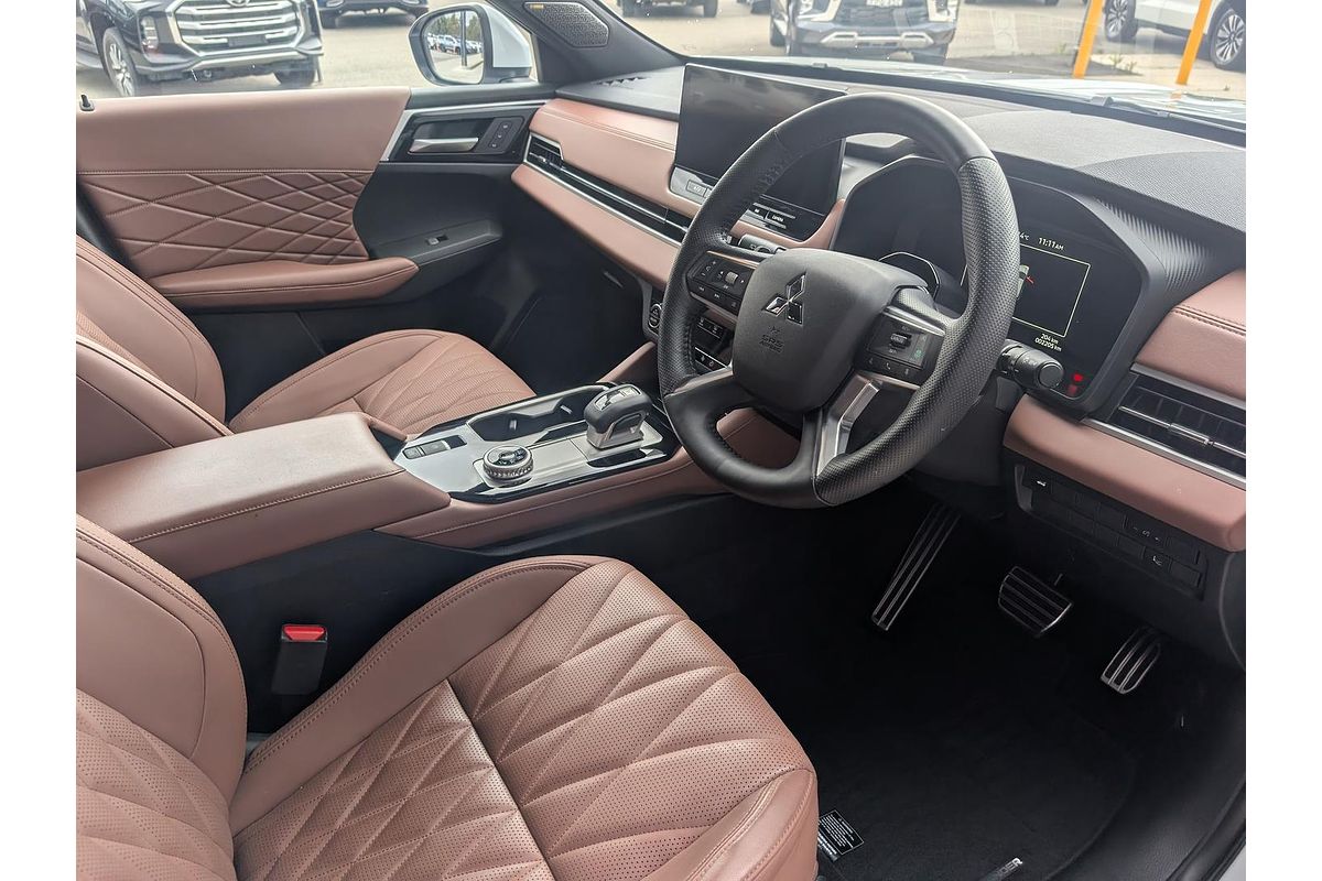 2025 Mitsubishi Outlander Exceed Tourer ZM