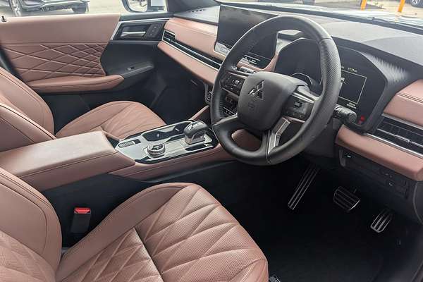 2025 Mitsubishi Outlander Exceed Tourer ZM