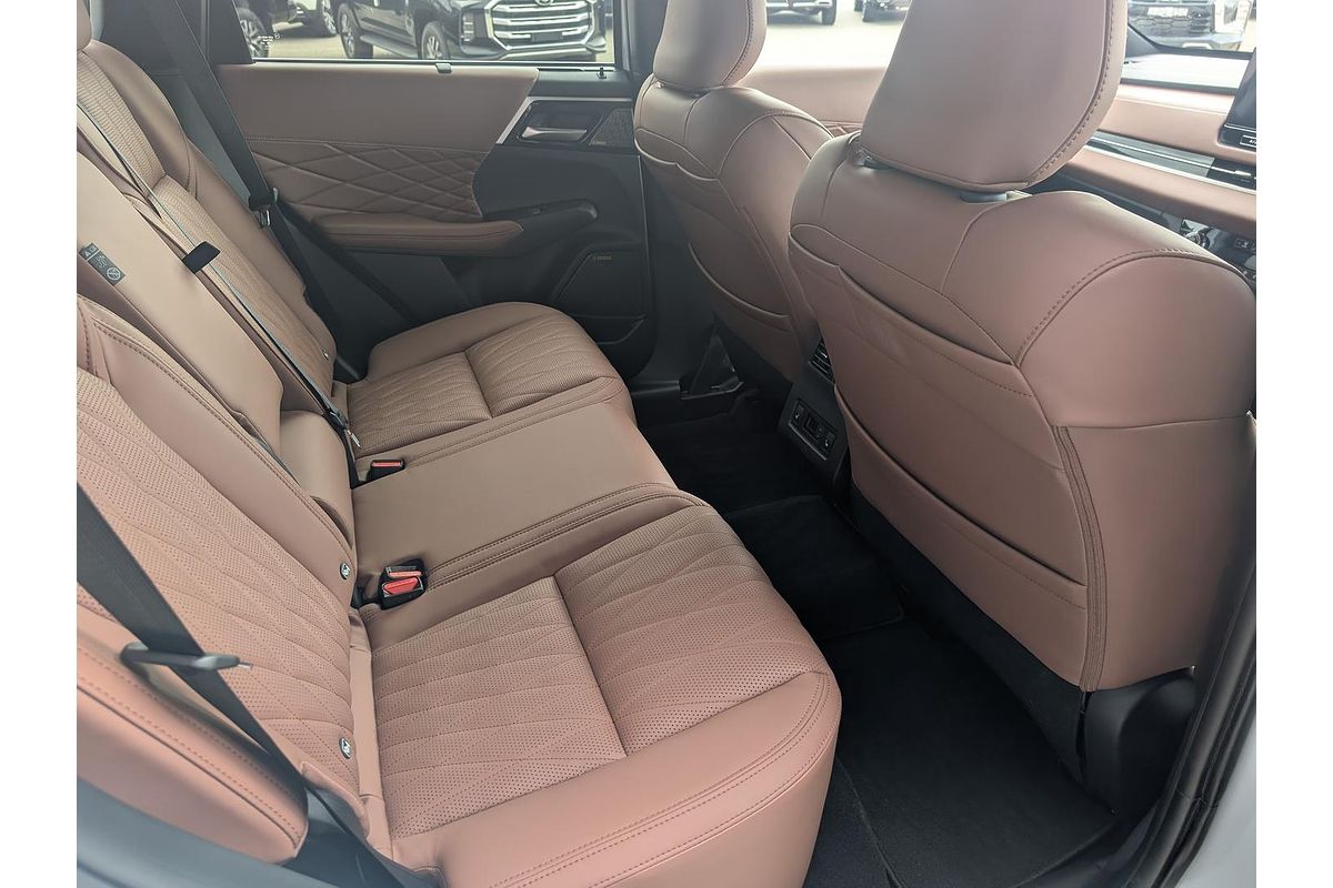 2025 Mitsubishi Outlander Exceed Tourer ZM