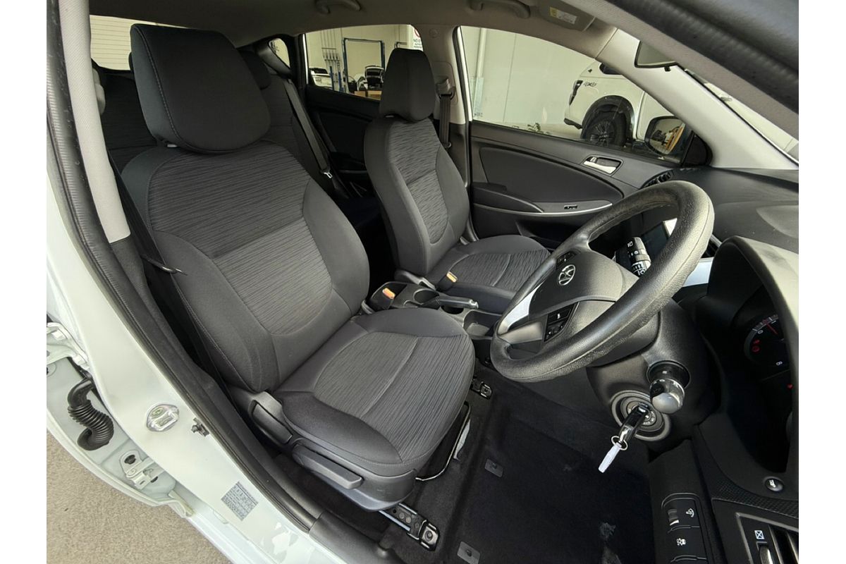 2014 Hyundai Accent Active RB2