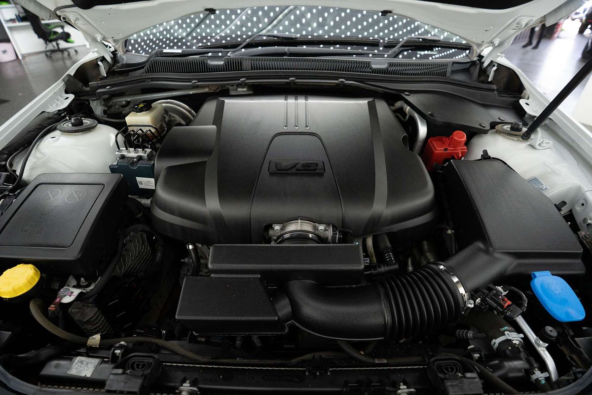 2016 Holden Commodore SV6 Black VF Series II