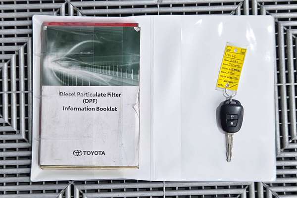 2021 Toyota Hiace Commuter GDH322R ELWB High Roof