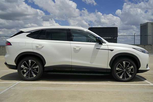 2025 MG HS Super Hybrid Essence AS33P