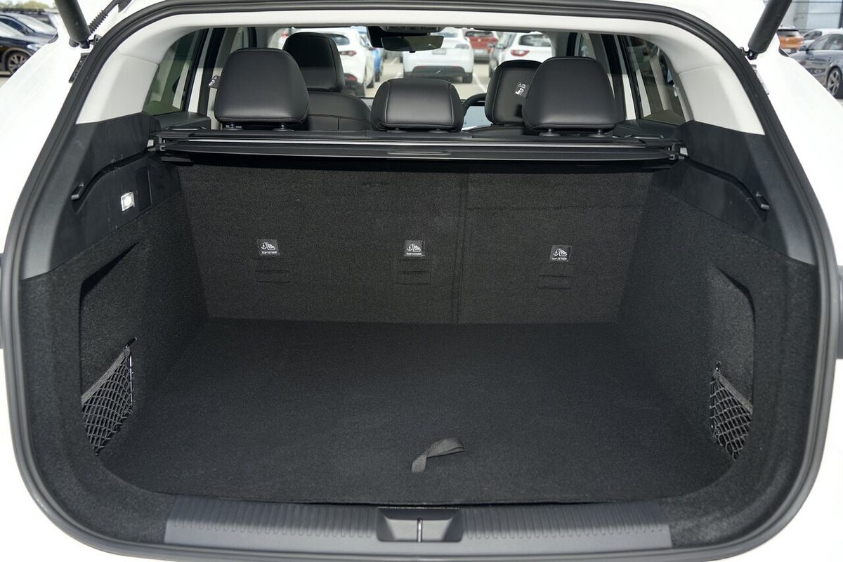 2025 MG HS Super Hybrid Essence AS33P