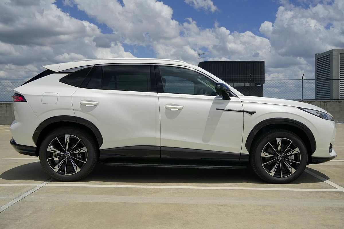 2025 MG HS Super Hybrid Essence AS33P