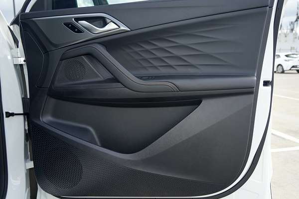 2025 MG HS Super Hybrid Essence AS33P