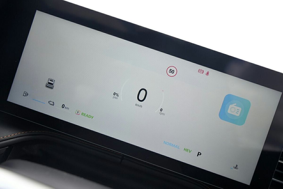 2025 MG HS Super Hybrid Essence AS33P