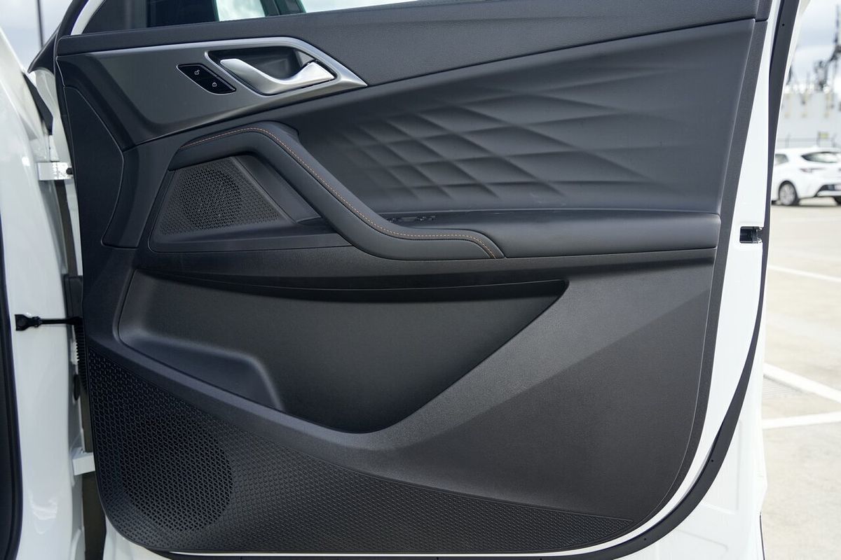 2025 MG HS Super Hybrid Essence AS33P