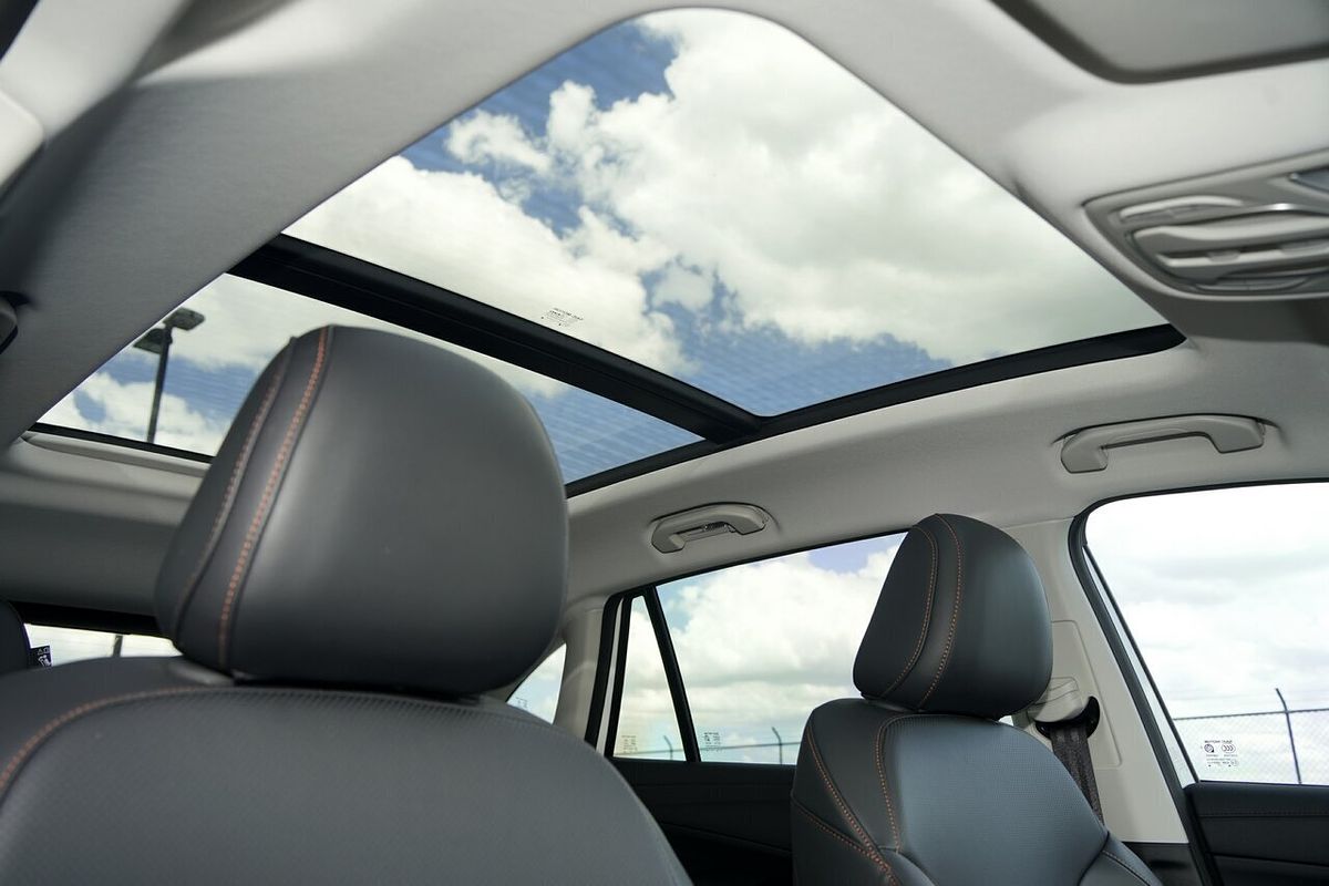 2025 MG HS Super Hybrid Essence AS33P