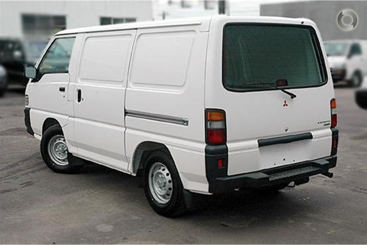 2005 Mitsubishi Express SJ SWB