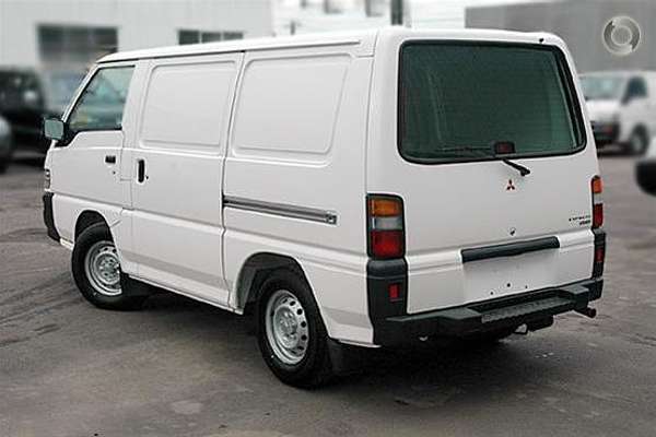 2005 Mitsubishi Express SJ SWB