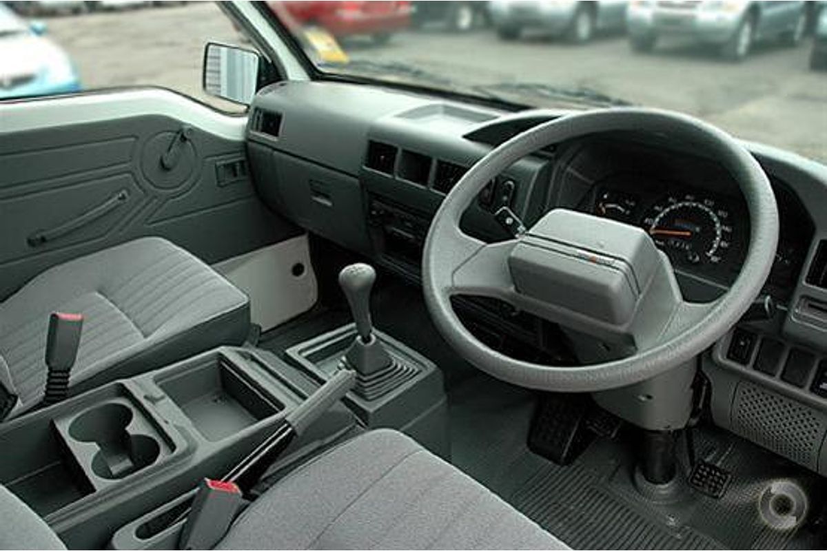 2005 Mitsubishi Express SJ SWB