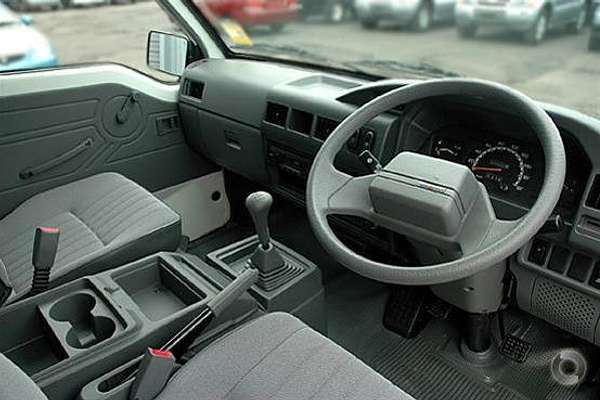 2005 Mitsubishi Express SJ SWB