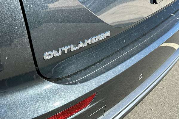 2025 Mitsubishi Outlander LS ZM