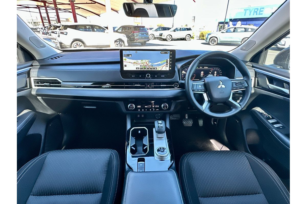 2025 Mitsubishi Outlander LS ZM