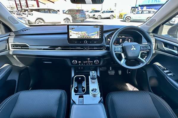 2025 Mitsubishi Outlander LS ZM