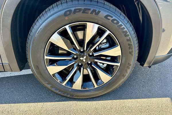 2025 Mitsubishi Outlander LS ZM