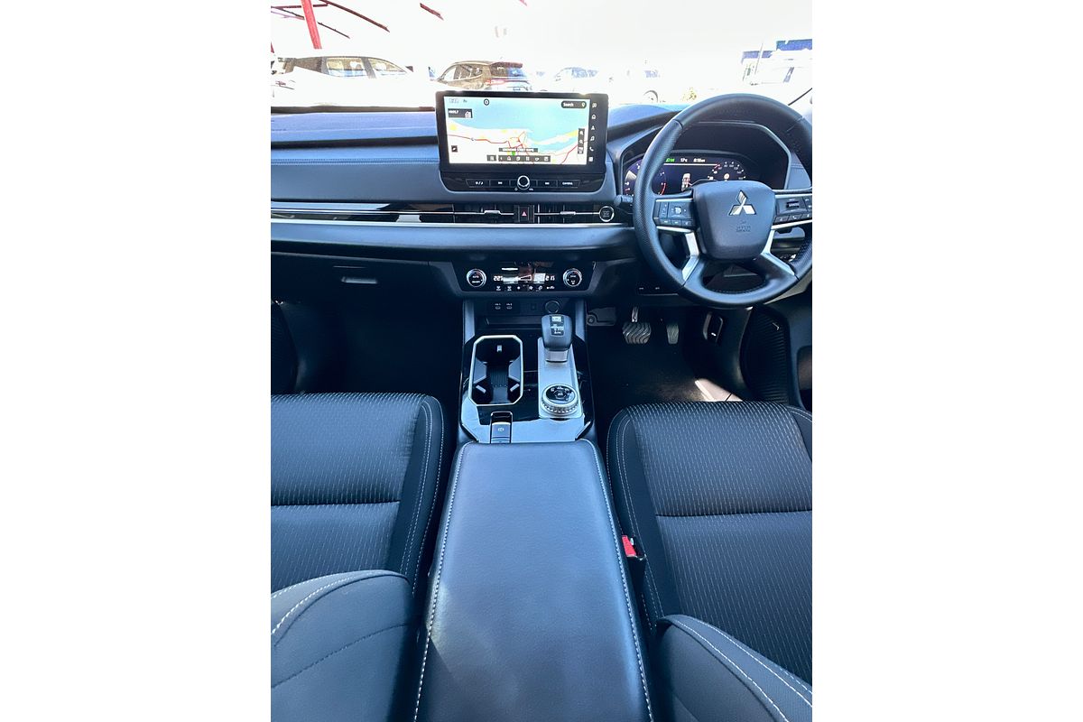 2025 Mitsubishi Outlander LS ZM