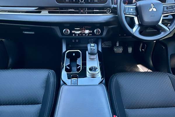 2025 Mitsubishi Outlander LS ZM