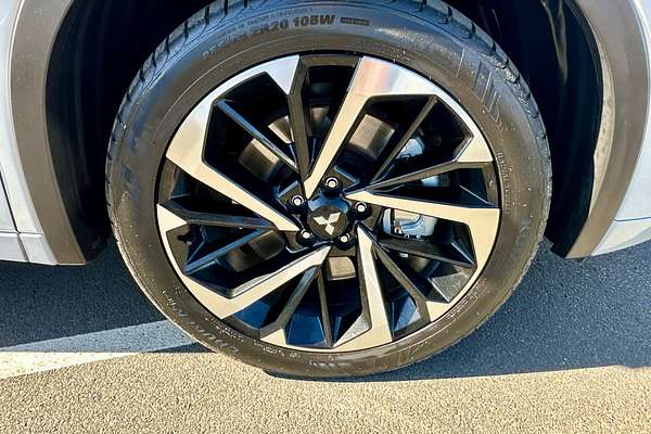 2023 Mitsubishi Outlander Exceed ZM