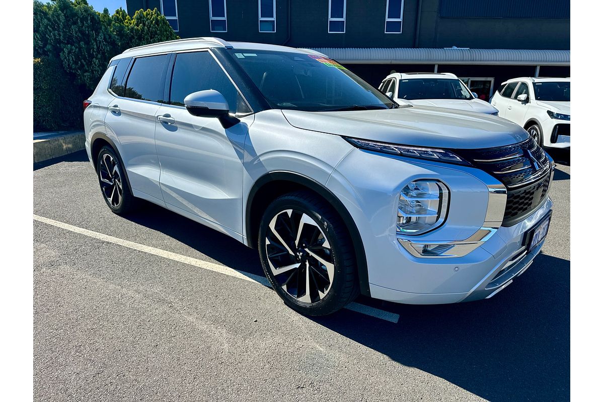 2023 Mitsubishi Outlander Exceed ZM