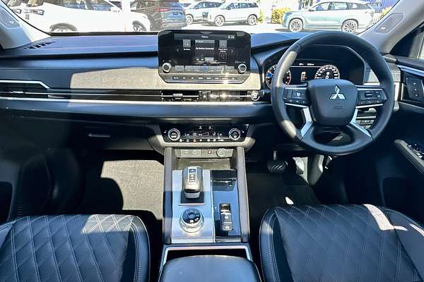 2023 Mitsubishi Outlander Exceed ZM