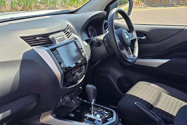 2025 Nissan Navara ST-X D23 4X4