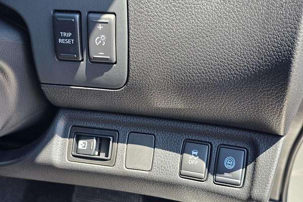 2025 Nissan Navara ST-X D23 4X4