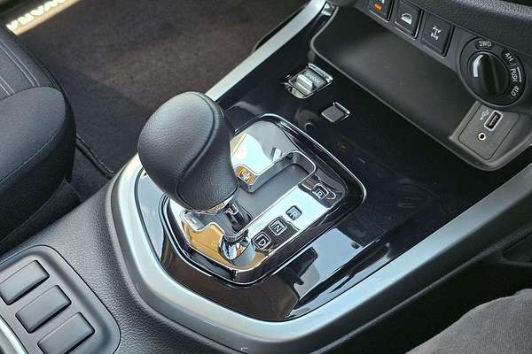 2025 Nissan Navara ST-X D23 4X4