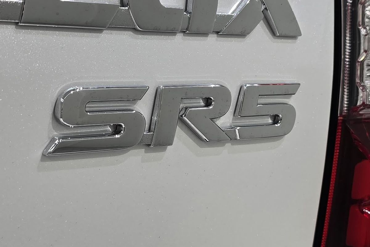 2024 Toyota Hilux SR5 48V GUN126R 4X4