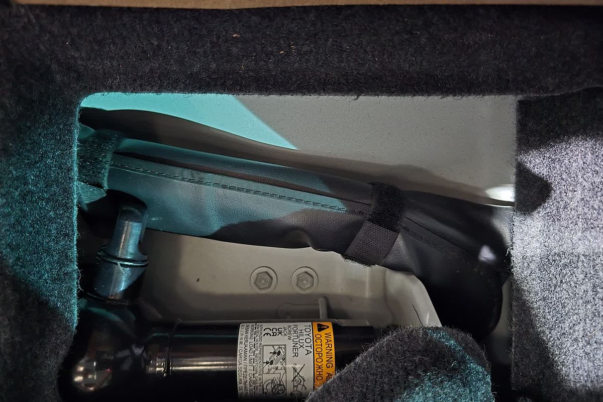 2024 Toyota Hilux SR5 48V GUN126R 4X4