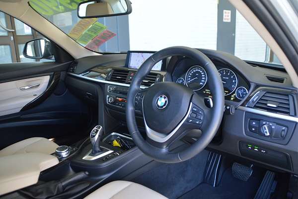 2015 BMW 3 Series 328i Modern Line F30